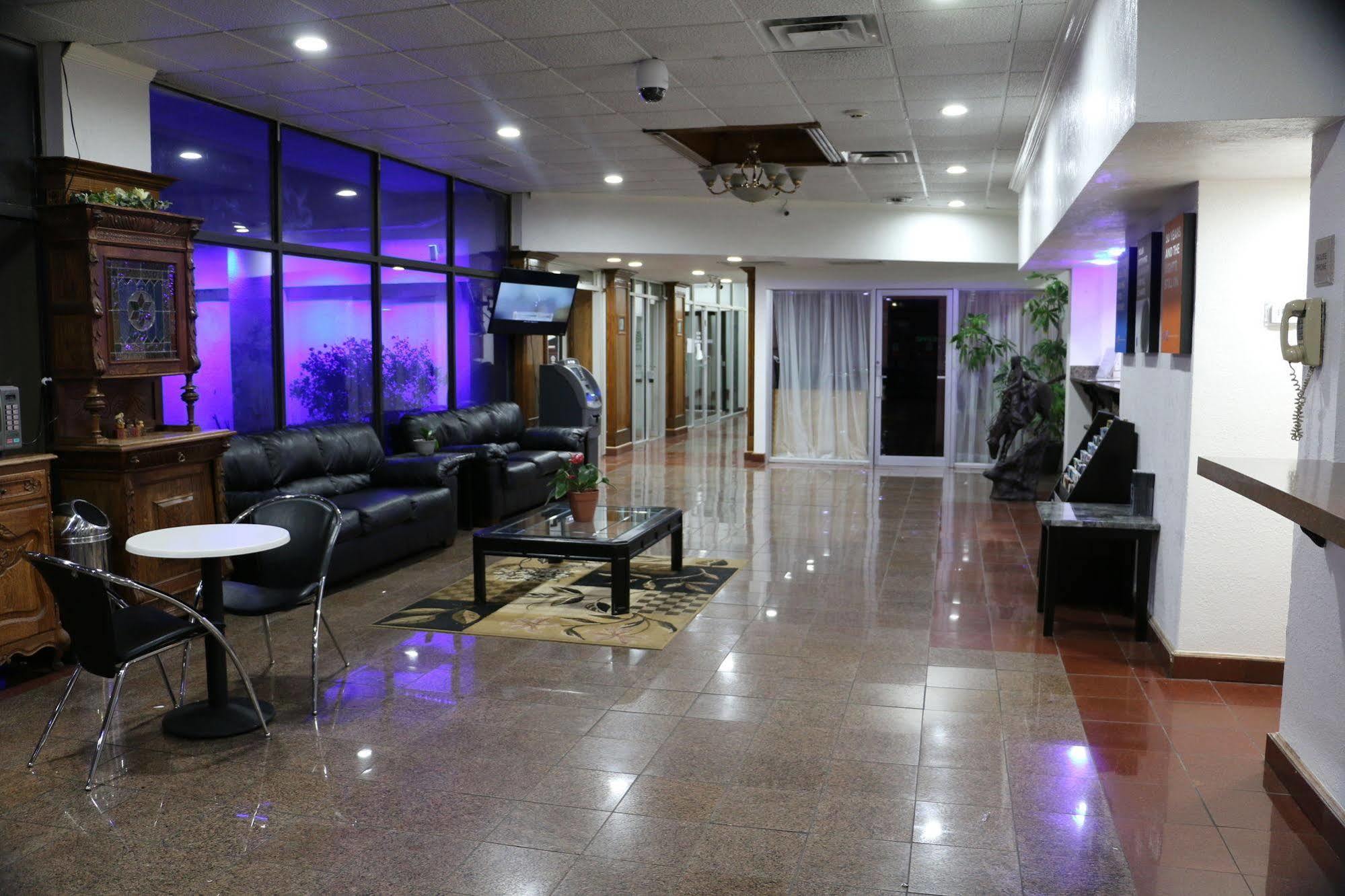 Sky Hotel At Tulsa Airport Exterior photo